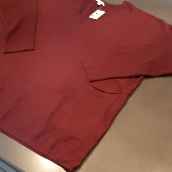 Versona Maroon Vee Neck Sweater with Pockets - Picture 4 of 9